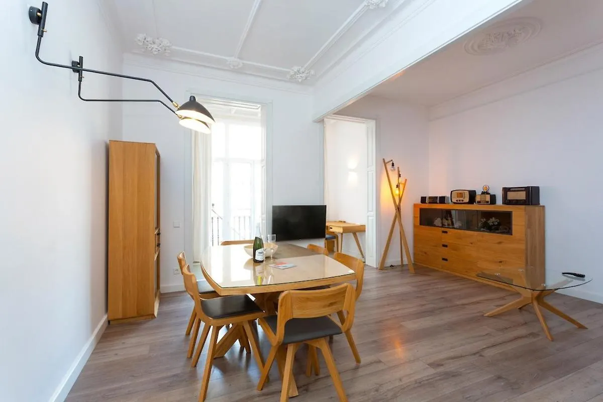 Moderno Y Espacioso Apartamento En Calle Mallorca Barcelone